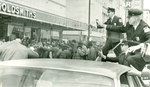 Police macing crowd, Memphis, 1968
